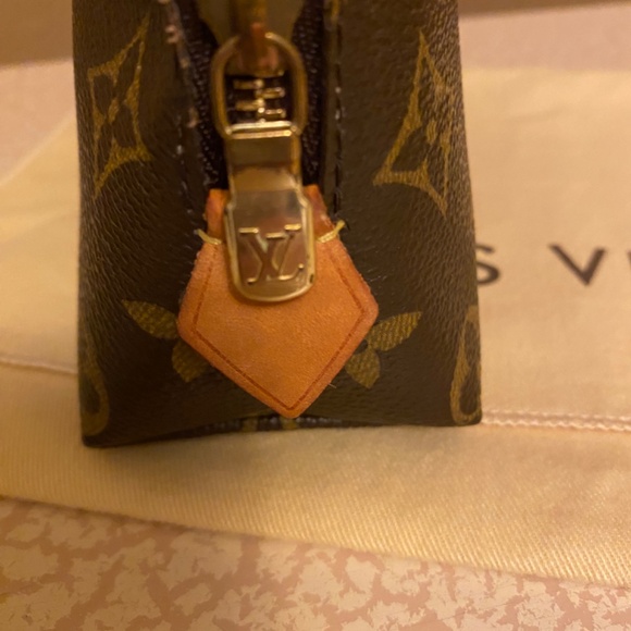 LOUSI VUITTON COSMETIC POUCH PM MONOGRAM W/ DUST BAG - Picture 9 of 12
